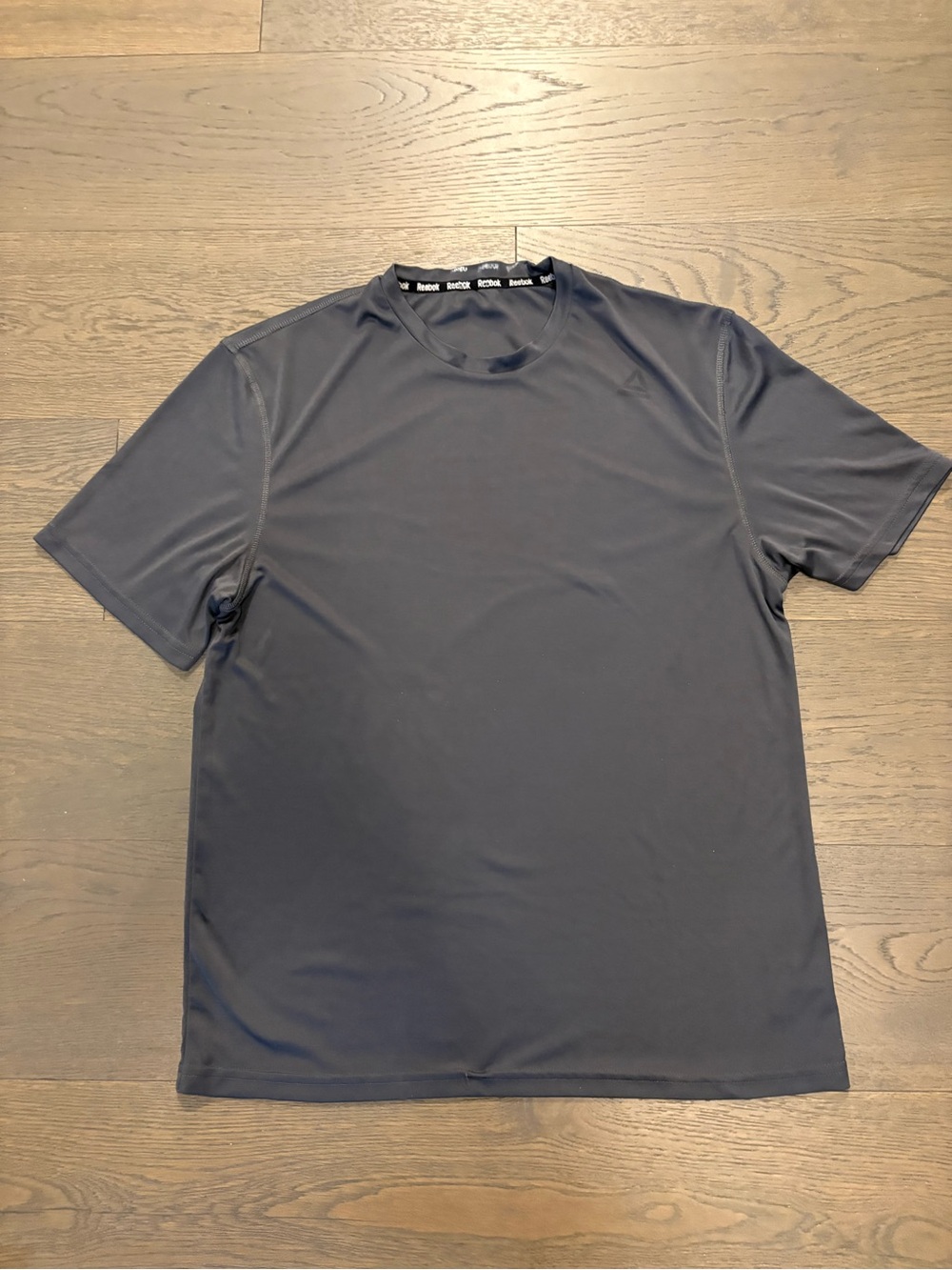 Reebok men’s gray athletic short sleeve top sz LG EUC